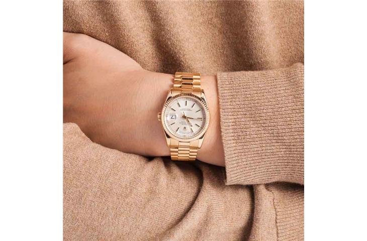 should you wind rolex while wearing it